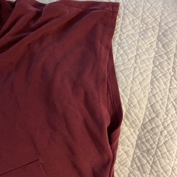 Blanc Noir hooded workout vest - Picture 5 of 11